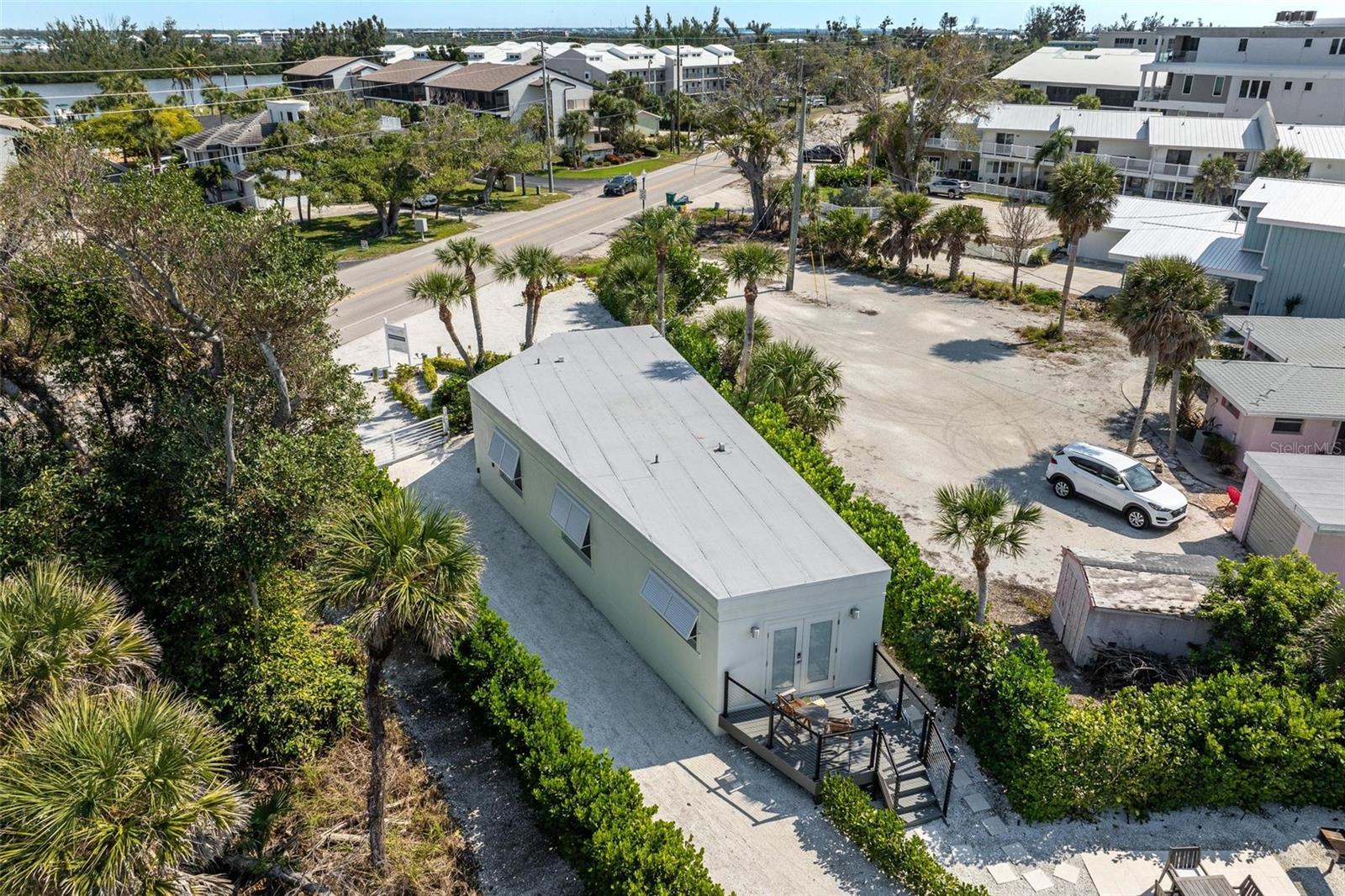 Listing photo id 31 for 2740 Beach Road B
