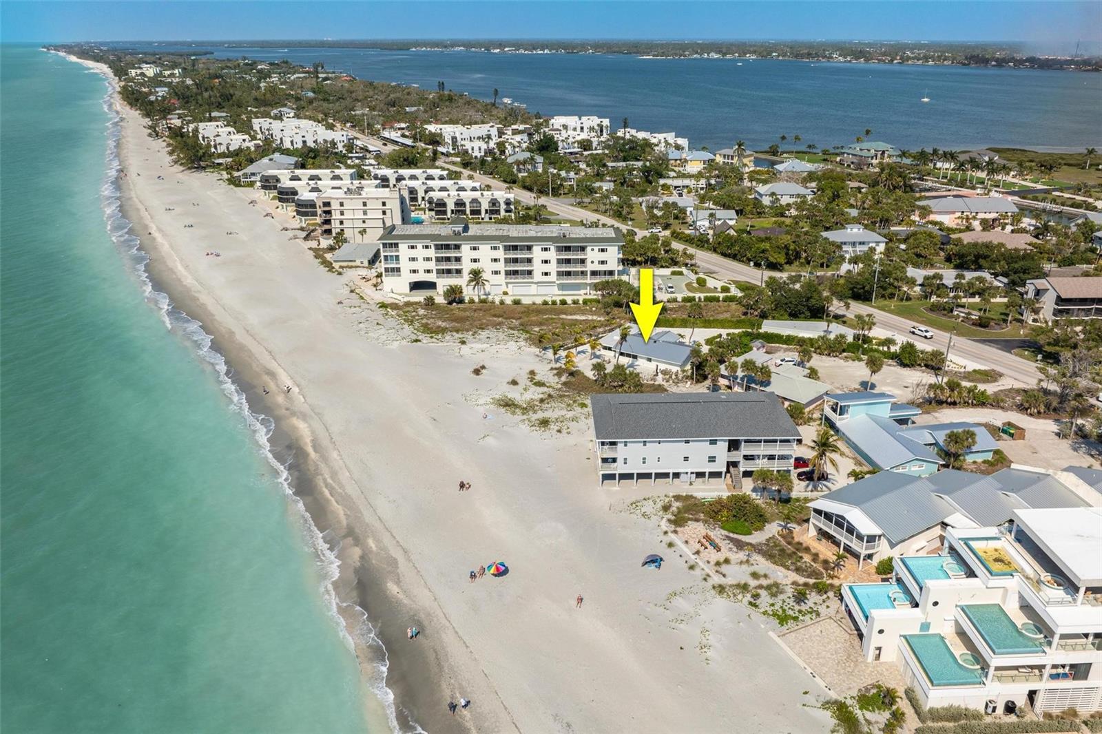 Listing photo id 33 for 2740 Beach Road B