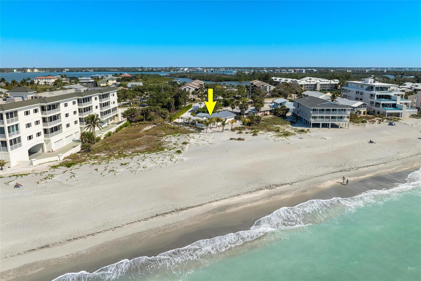 Listing photo id 36 for 2740 Beach Road B