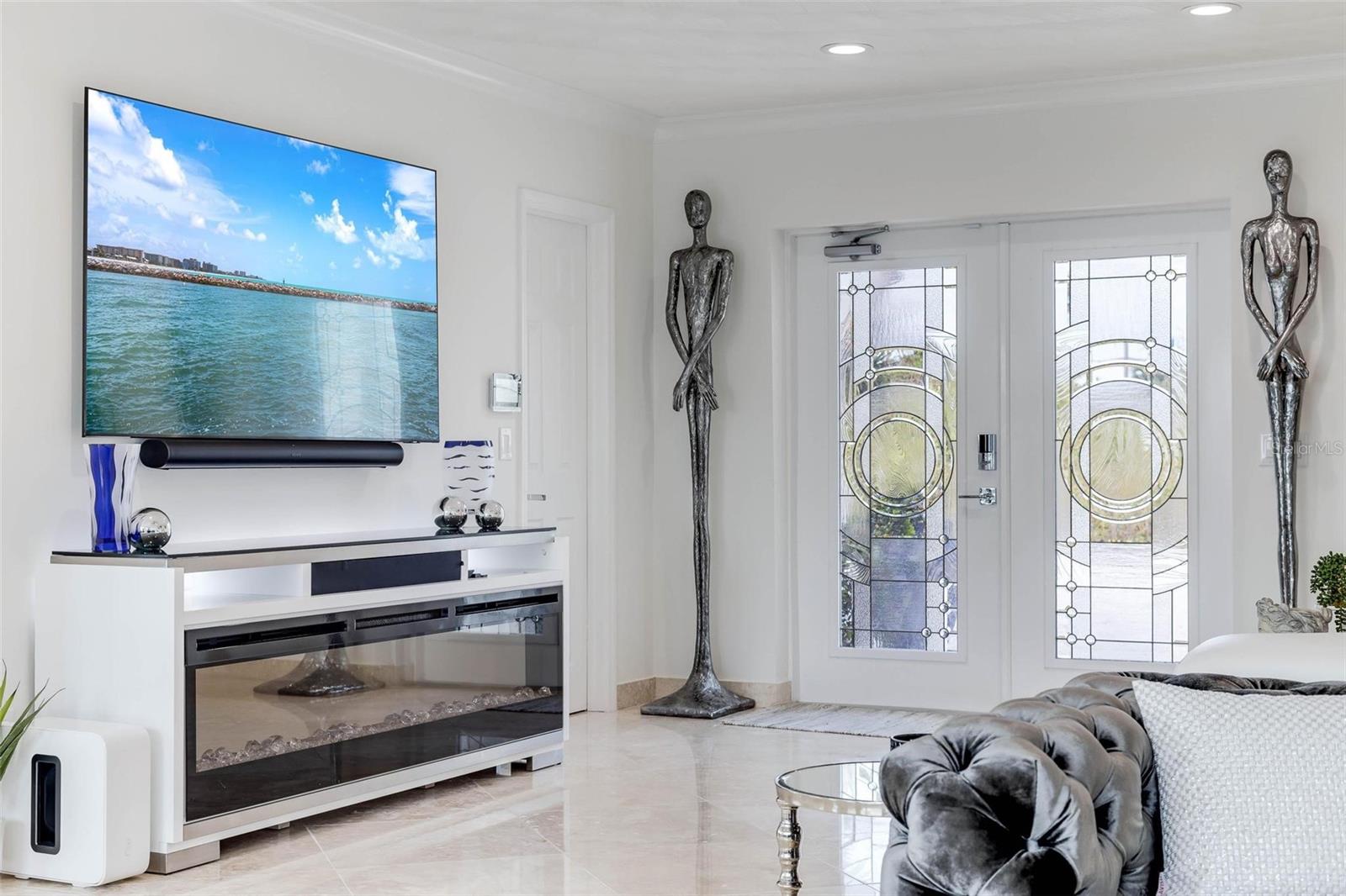 Listing photo id 37 for 2740 Beach Road B