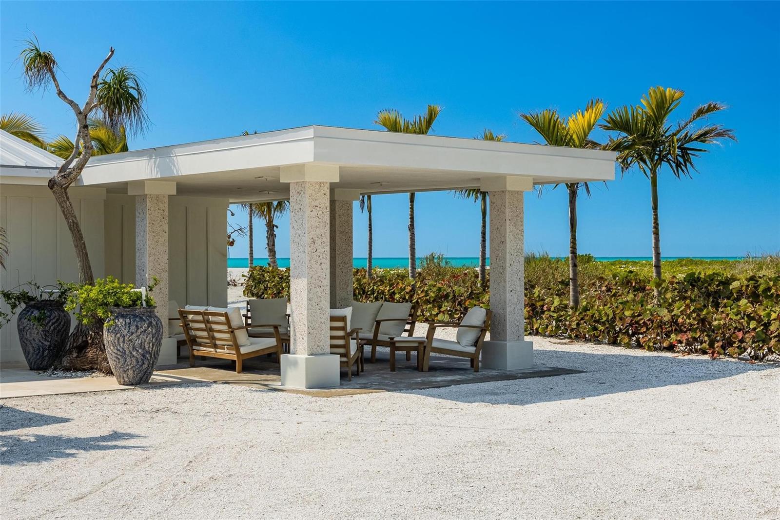 Listing photo id 2 for 2740 Beach Road B