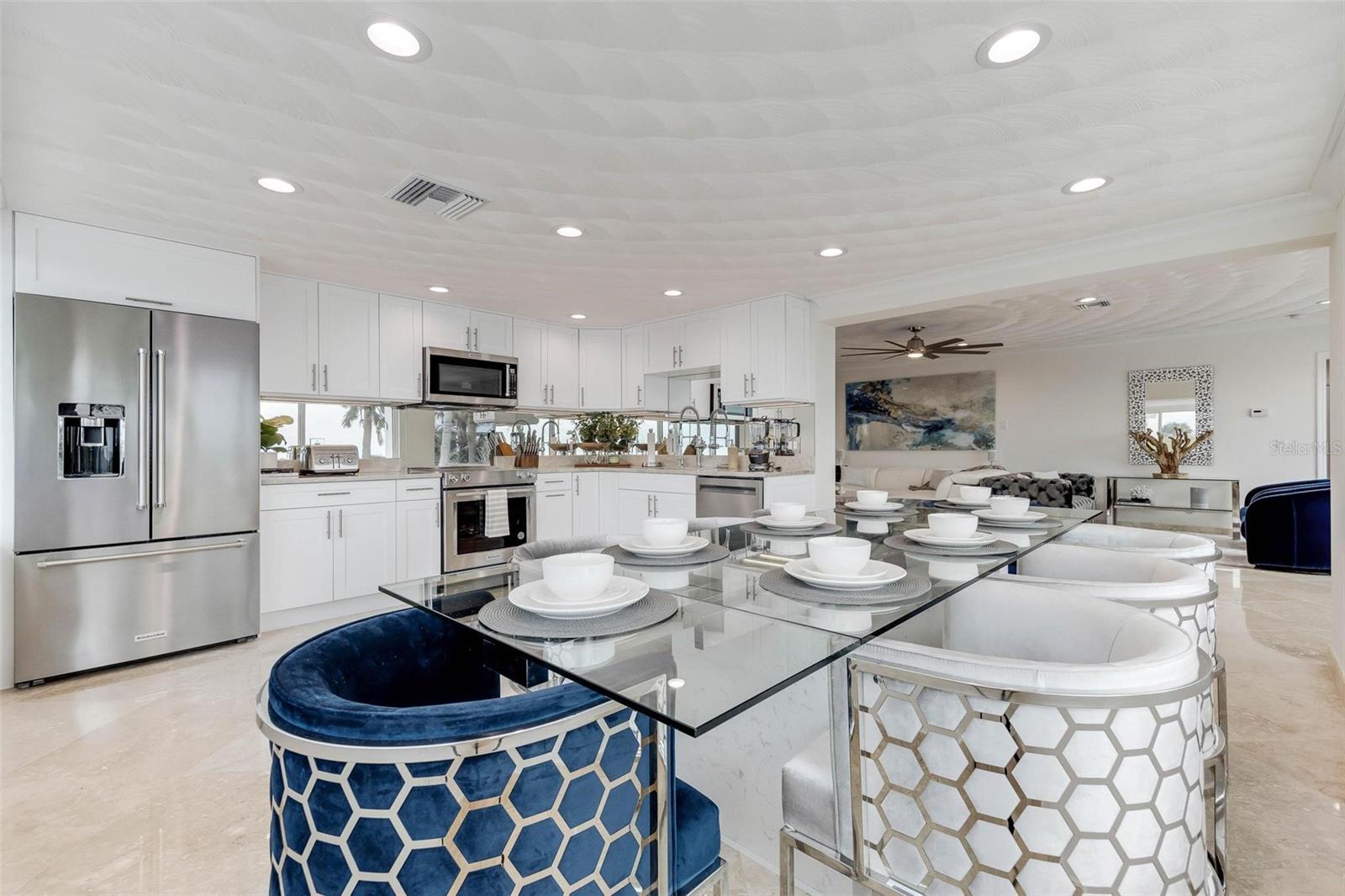 Listing photo id 41 for 2740 Beach Road B