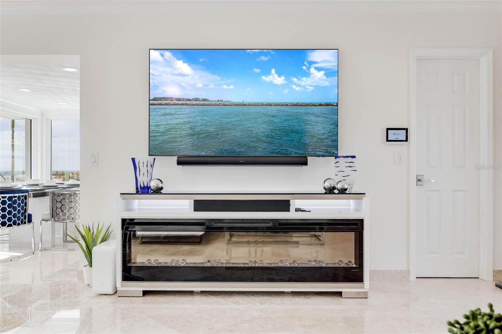 Listing photo id 42 for 2740 Beach Road B