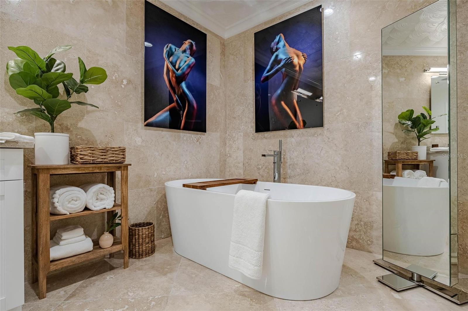 Listing photo id 54 for 2740 Beach Road B