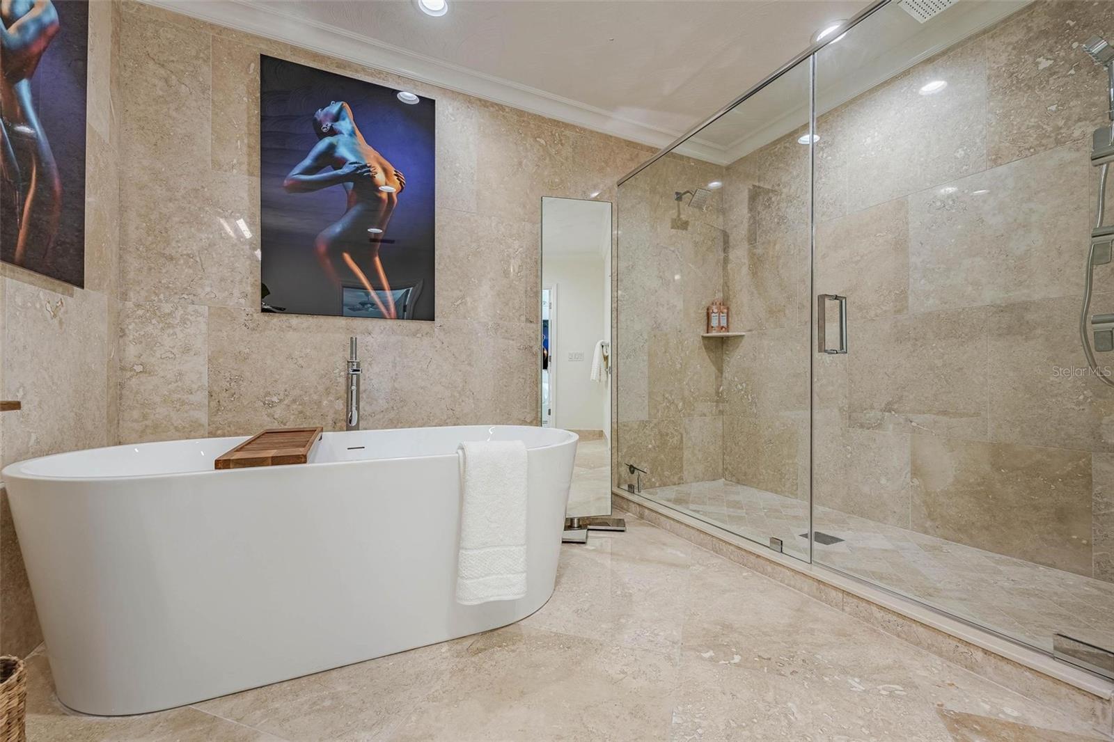 Listing photo id 55 for 2740 Beach Road B