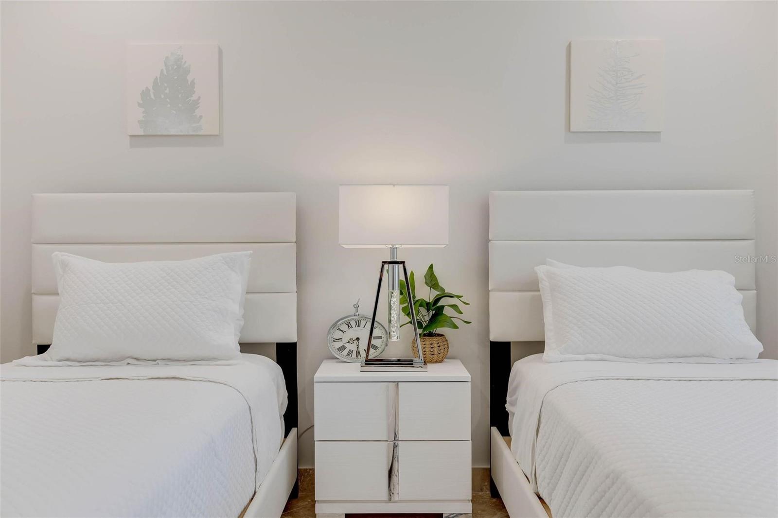 Listing photo id 62 for 2740 Beach Road B