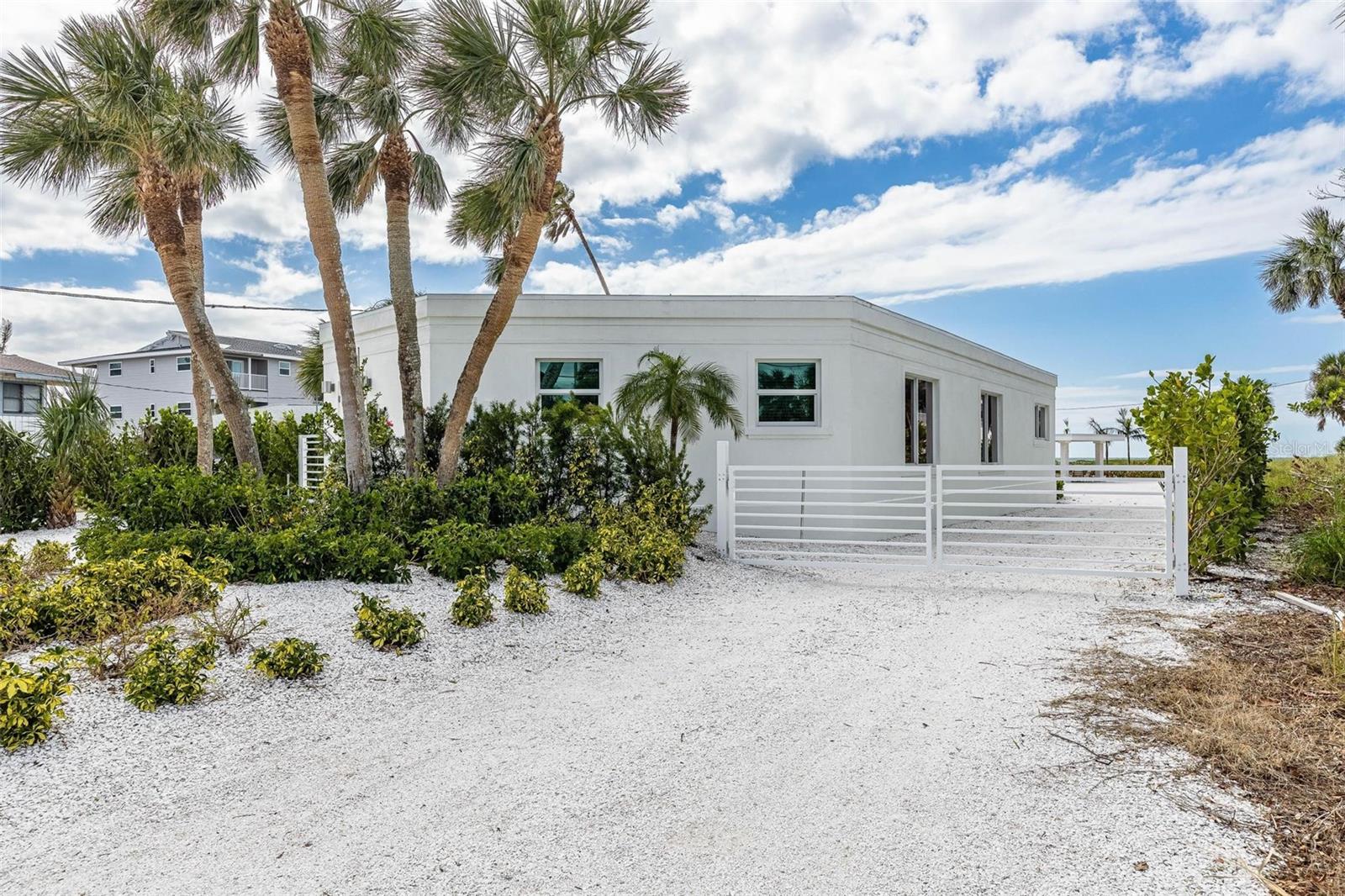Listing photo id 66 for 2740 Beach Road B