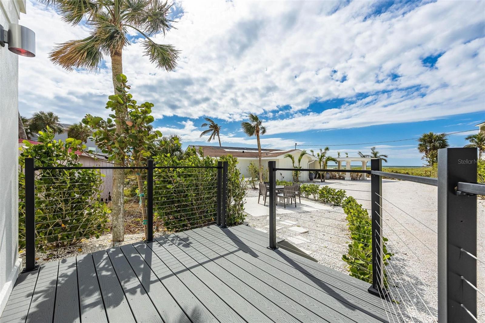 Listing photo id 67 for 2740 Beach Road B