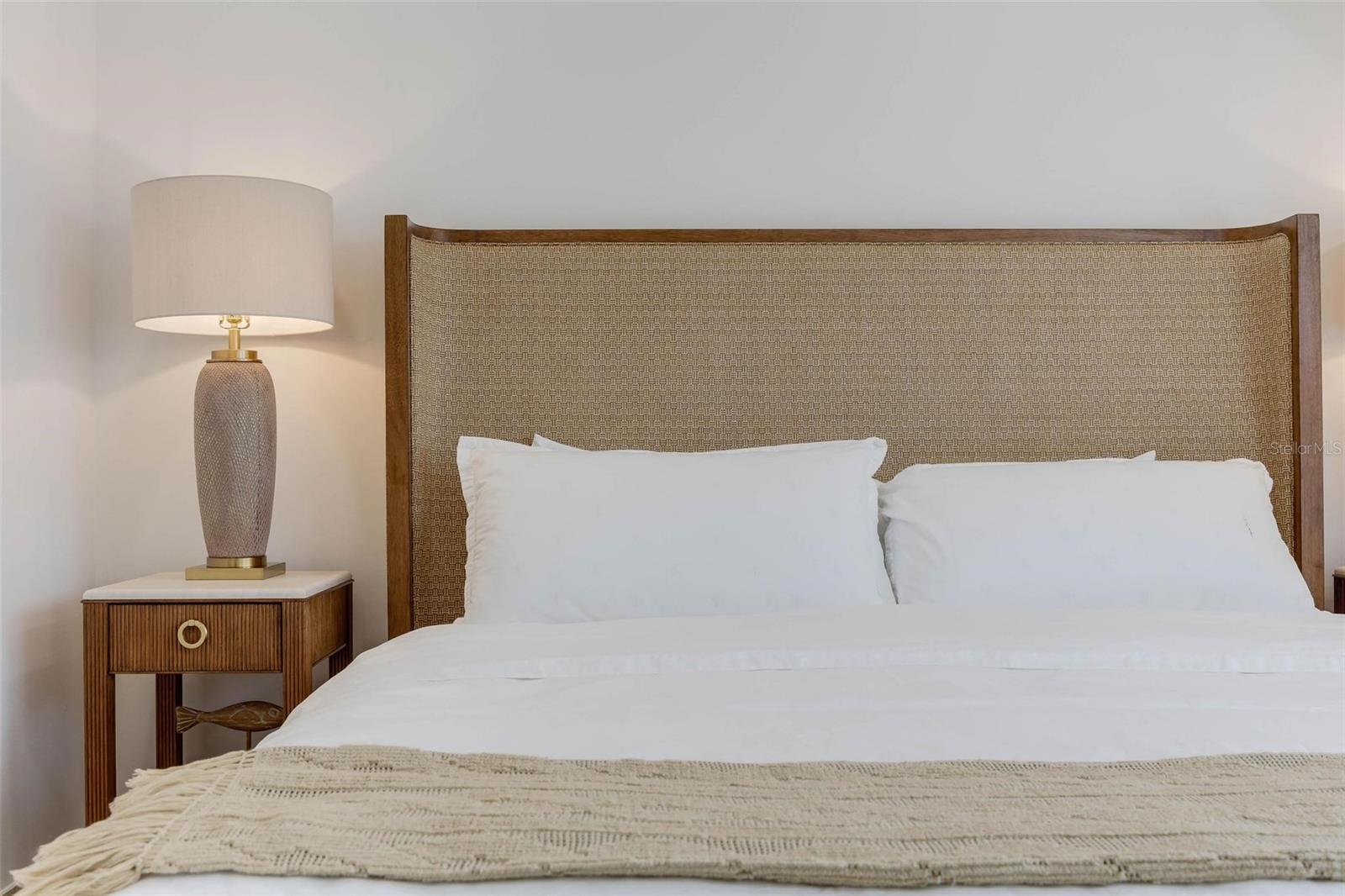 Listing photo id 69 for 2740 Beach Road B