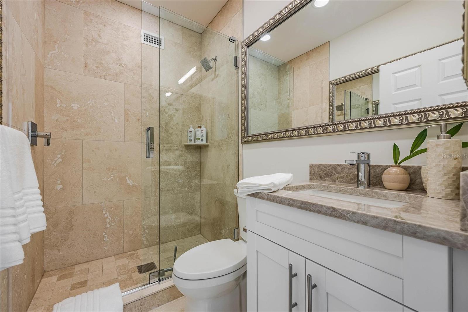 Listing photo id 71 for 2740 Beach Road B