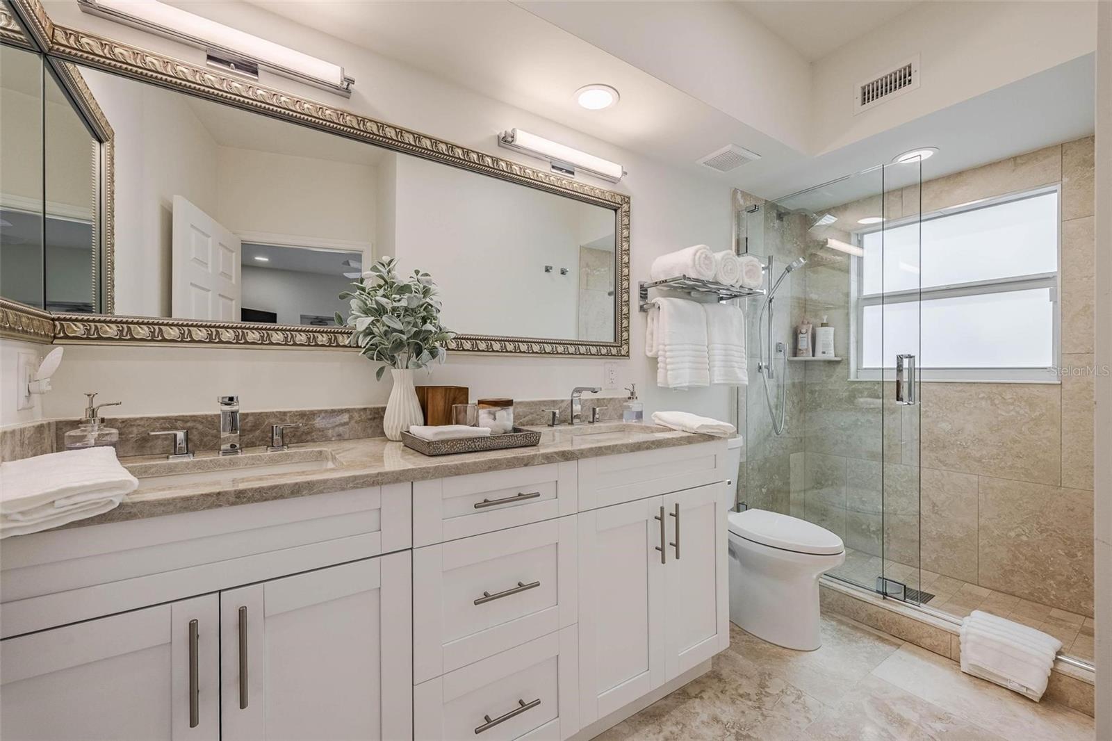 Listing photo id 74 for 2740 Beach Road B