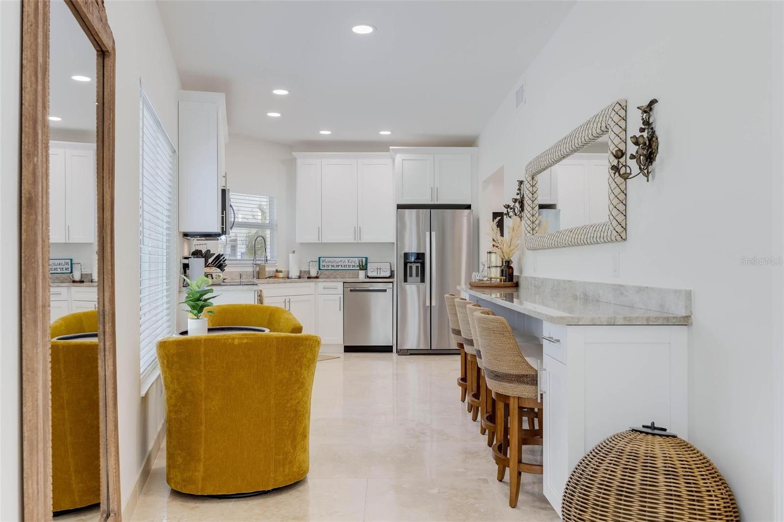 Listing photo id 75 for 2740 Beach Road B