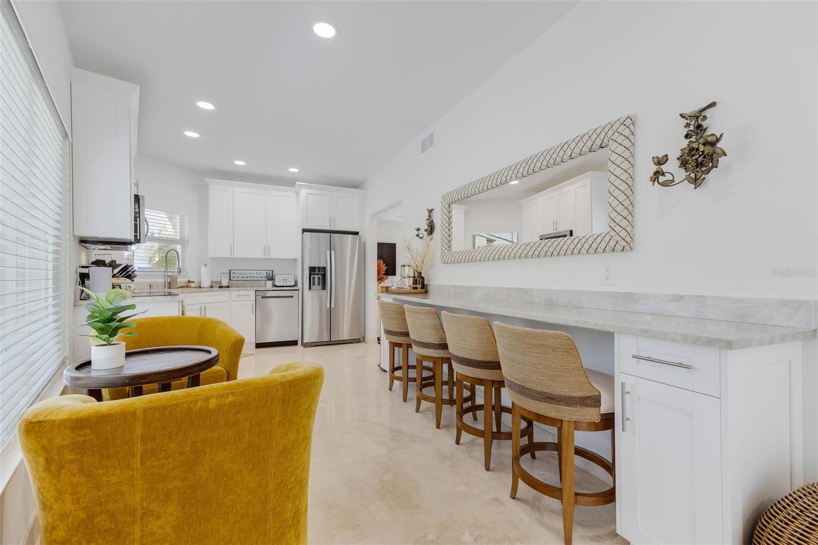 Listing photo id 76 for 2740 Beach Road B