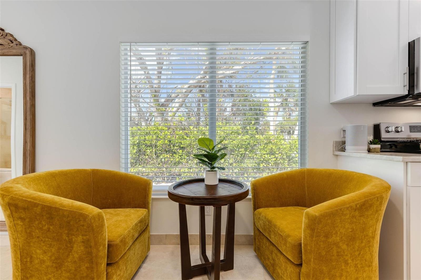 Listing photo id 78 for 2740 Beach Road B