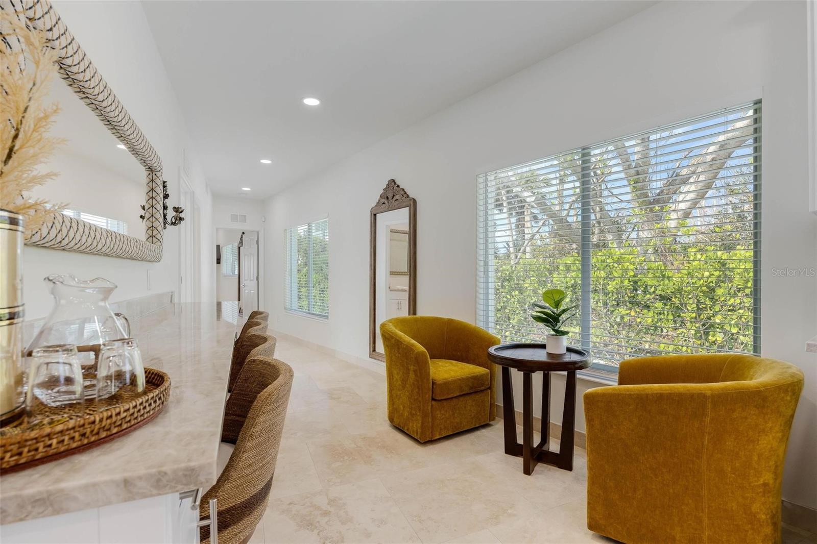 Listing photo id 79 for 2740 Beach Road B