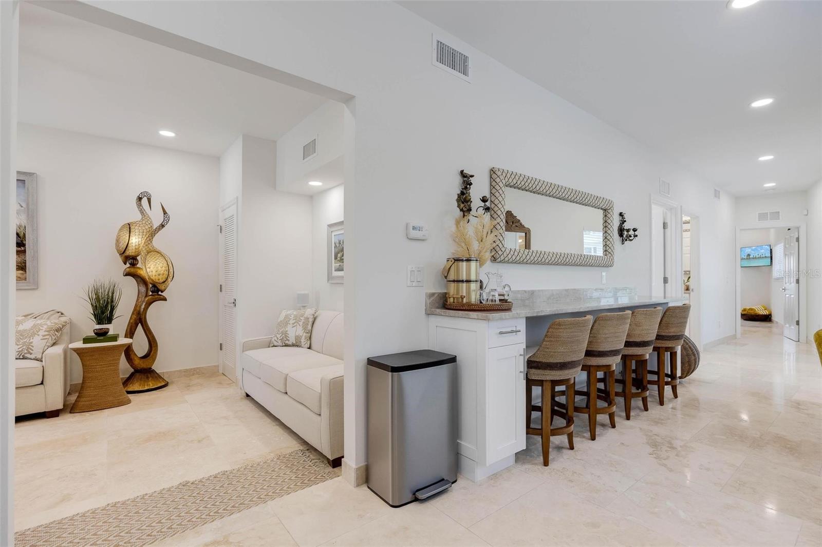 Listing photo id 81 for 2740 Beach Road B