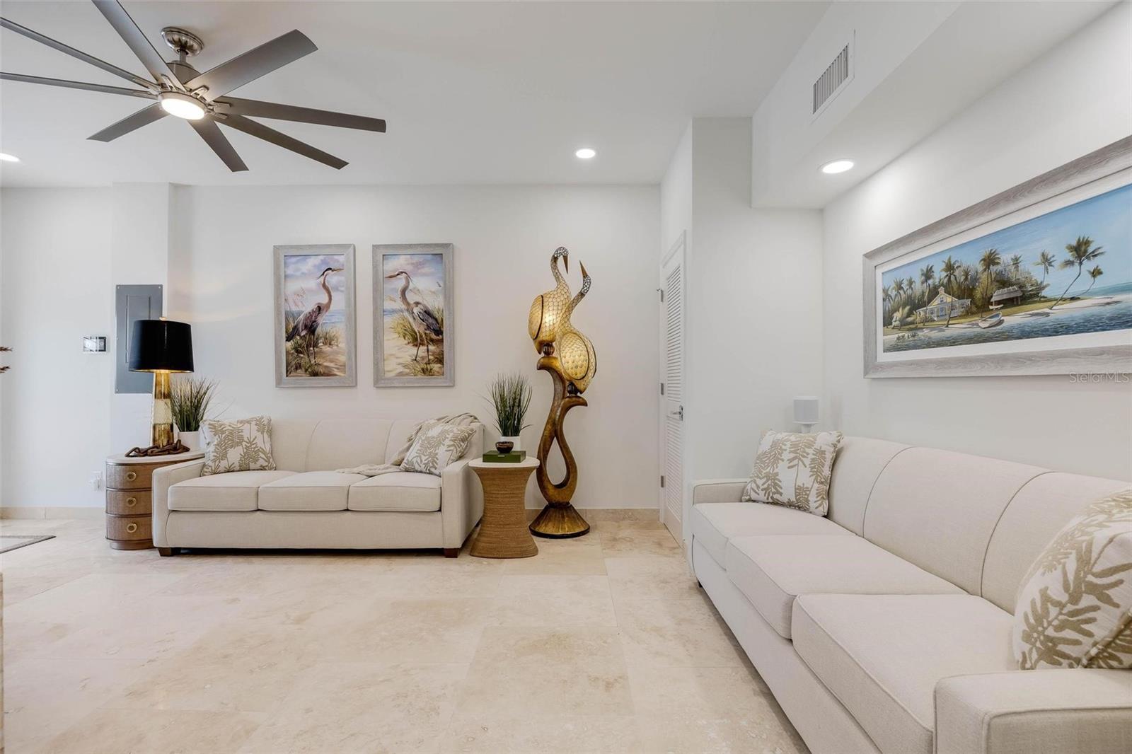 Listing photo id 82 for 2740 Beach Road B