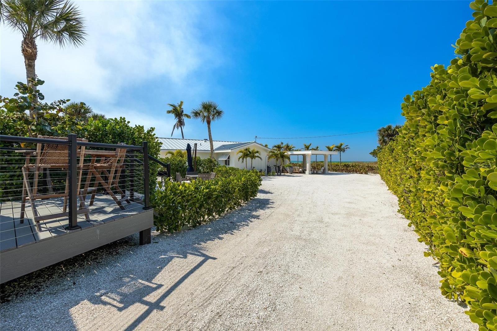 Listing photo id 7 for 2740 Beach Road B