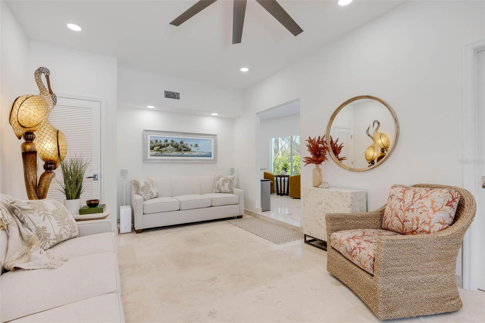 Listing photo id 88 for 2740 Beach Road B