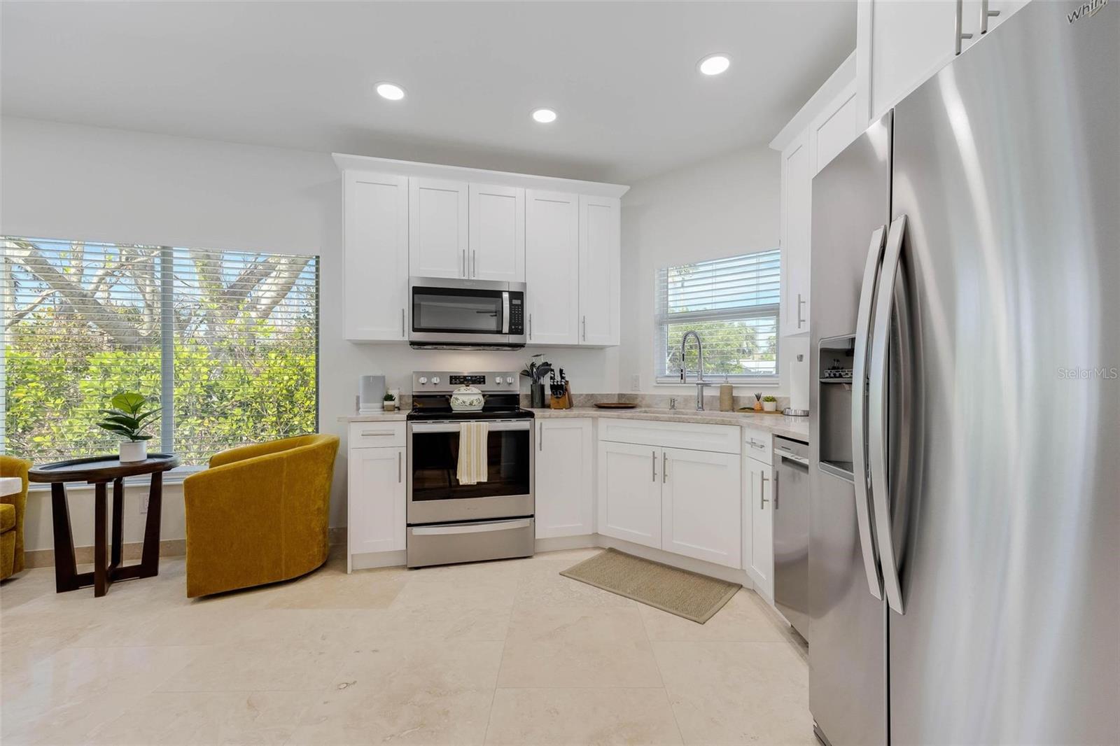 Listing photo id 89 for 2740 Beach Road B