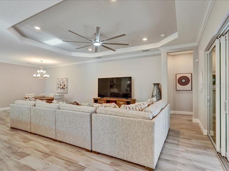 Image 12 of 39 For 14958 Contenta Loop