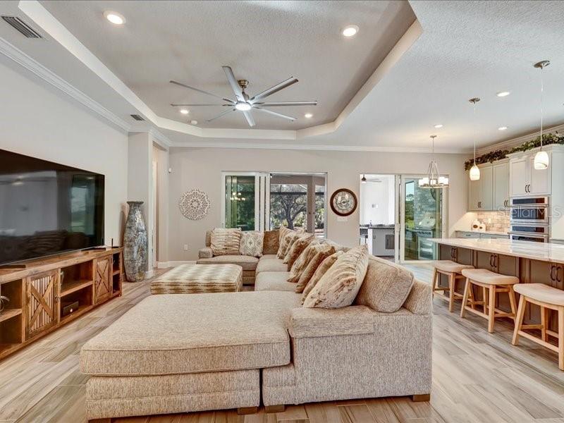 Image 7 of 39 For 14958 Contenta Loop