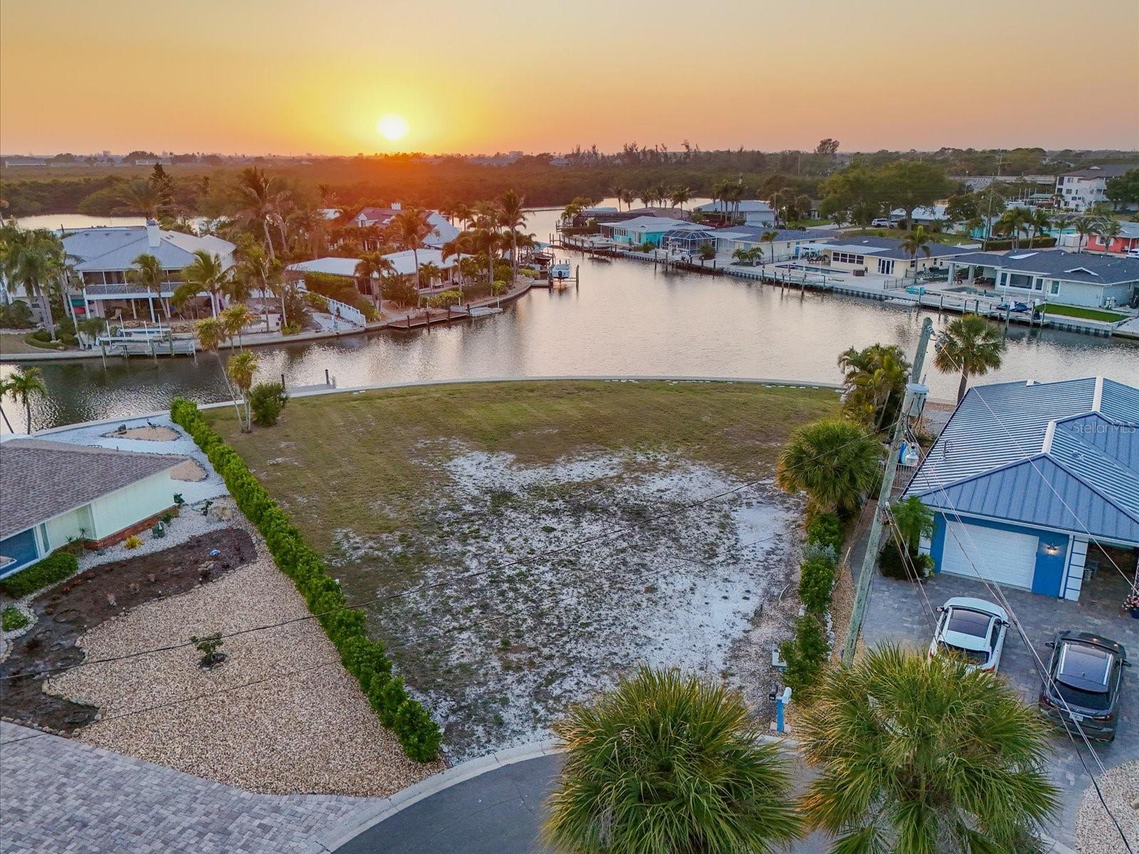 Image 2 of 7 For 10412 Kingfisher Road W