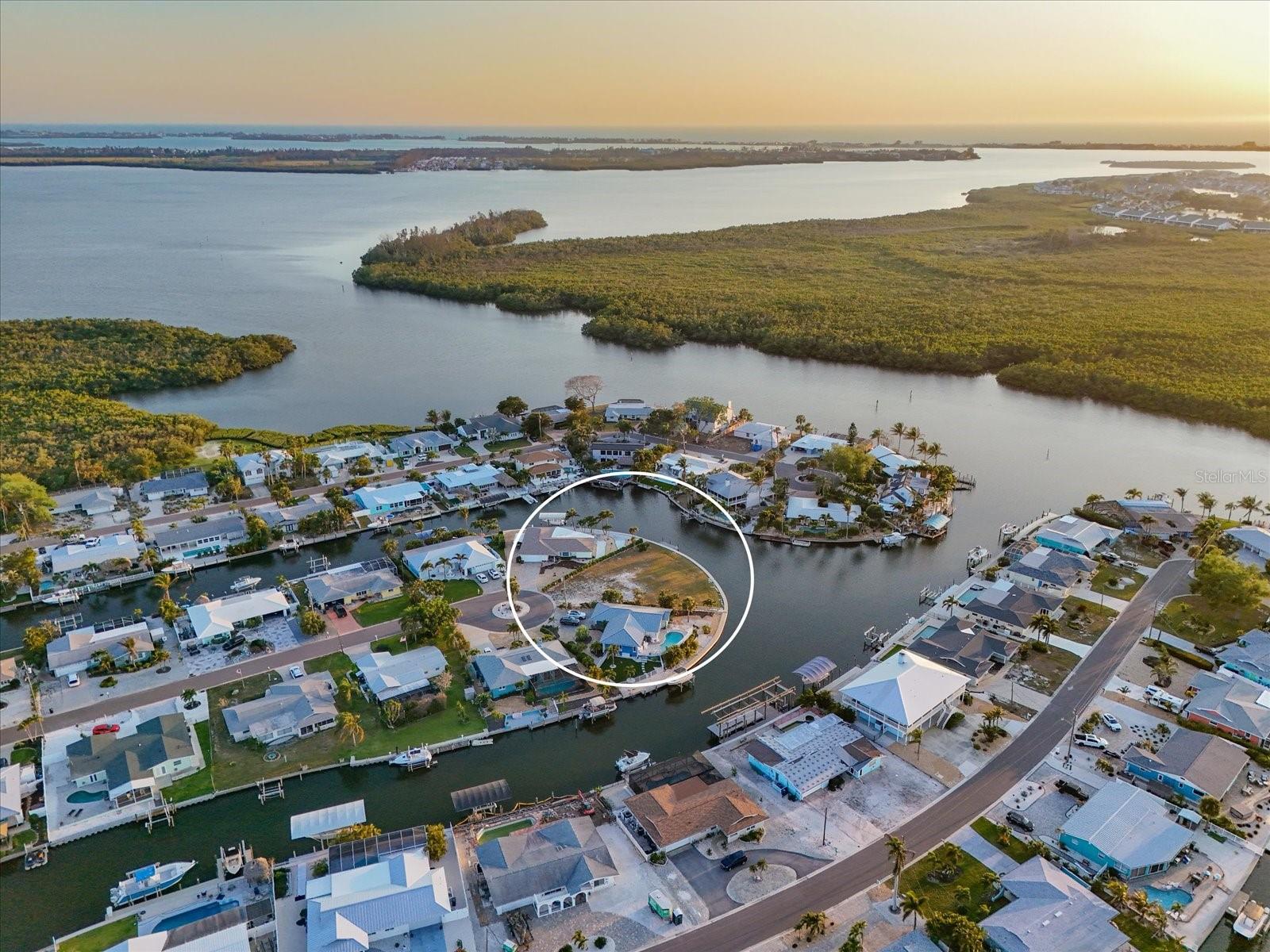 Image 3 of 7 For 10412 Kingfisher Road W