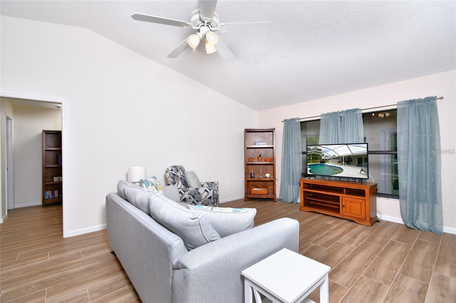 Image 15 of 43 For 25101 Kimberly Court