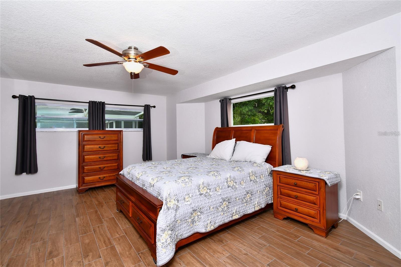 Image 16 of 43 For 25101 Kimberly Court