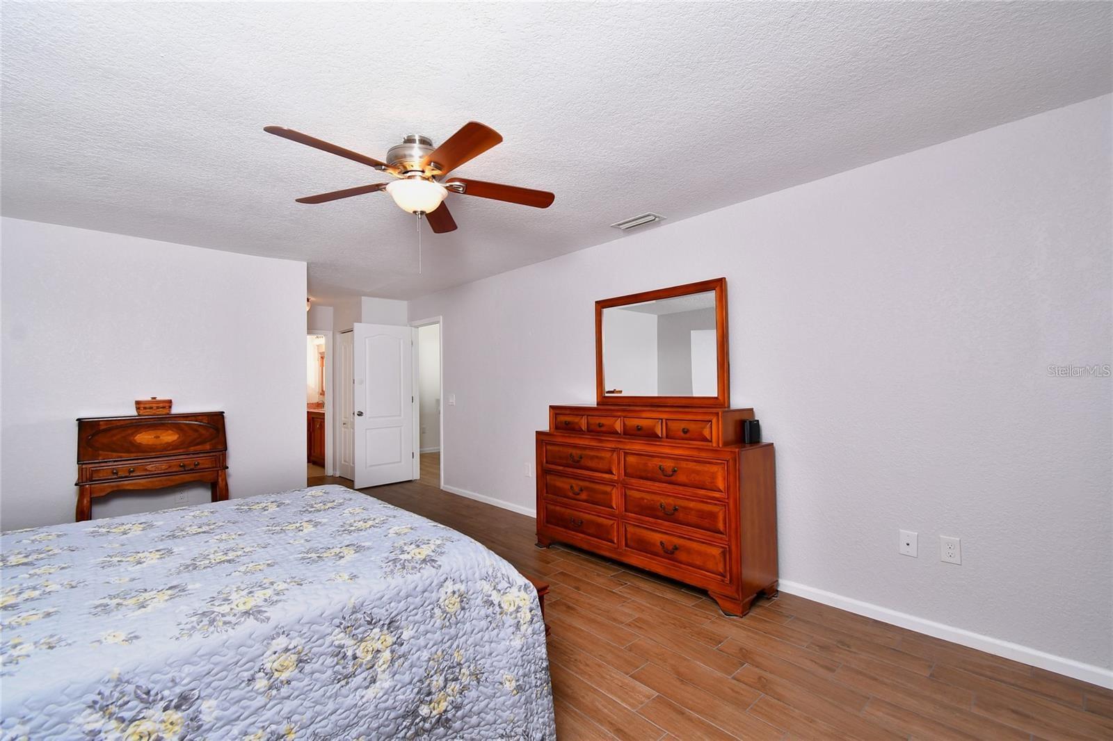 Image 17 of 43 For 25101 Kimberly Court