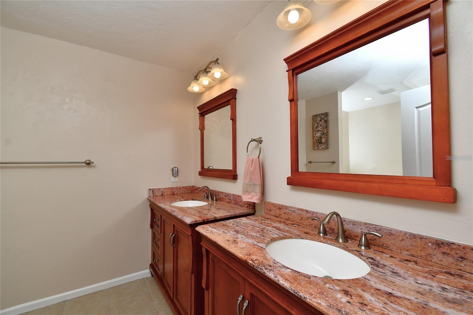 Image 19 of 43 For 25101 Kimberly Court