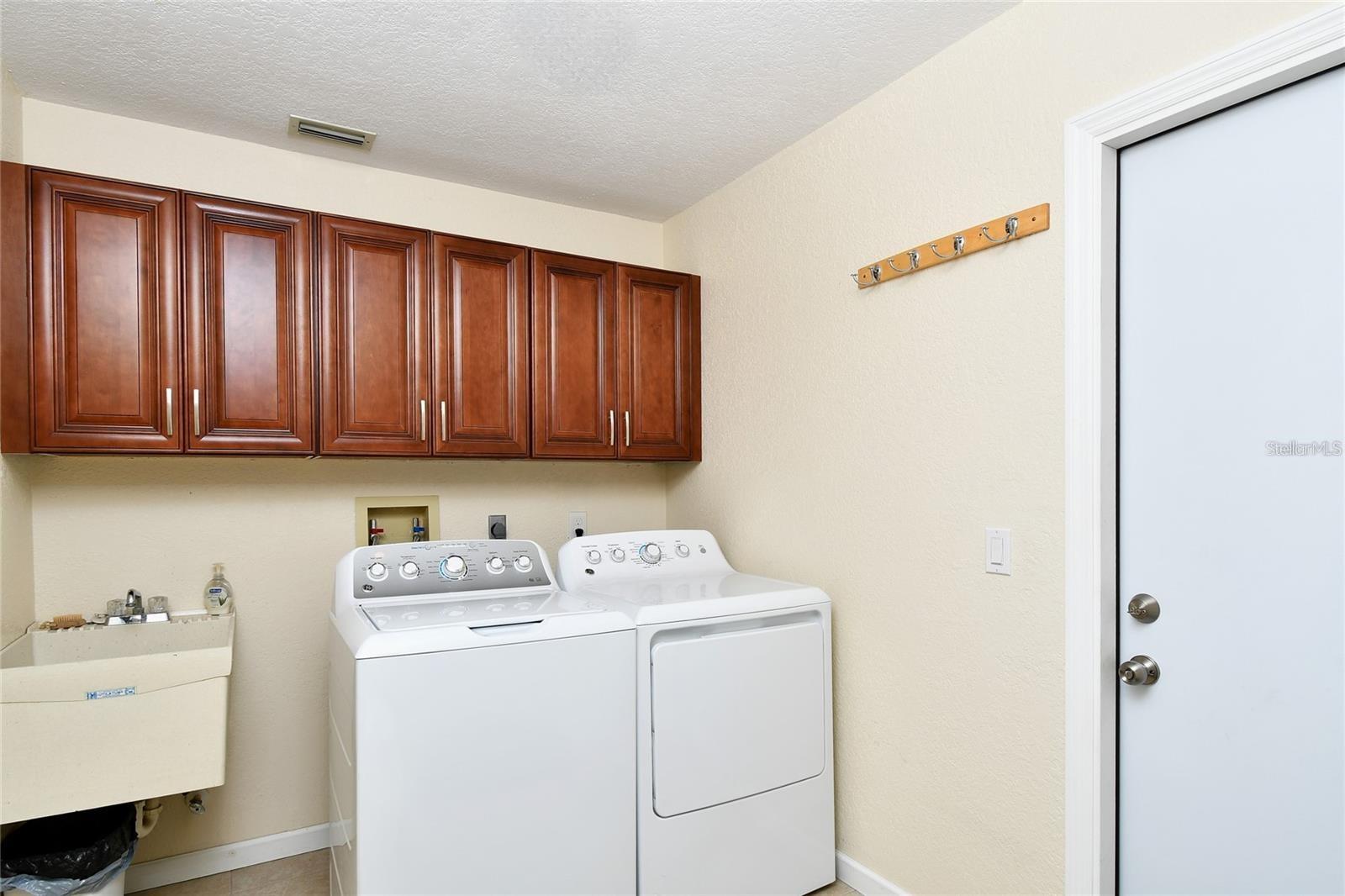 Image 35 of 43 For 25101 Kimberly Court