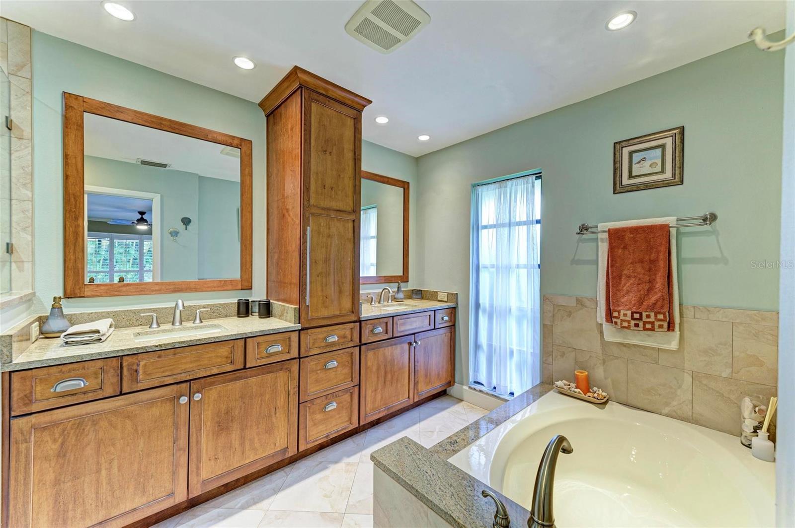 Image 10 of 49 For 221 Lookout Point Drive