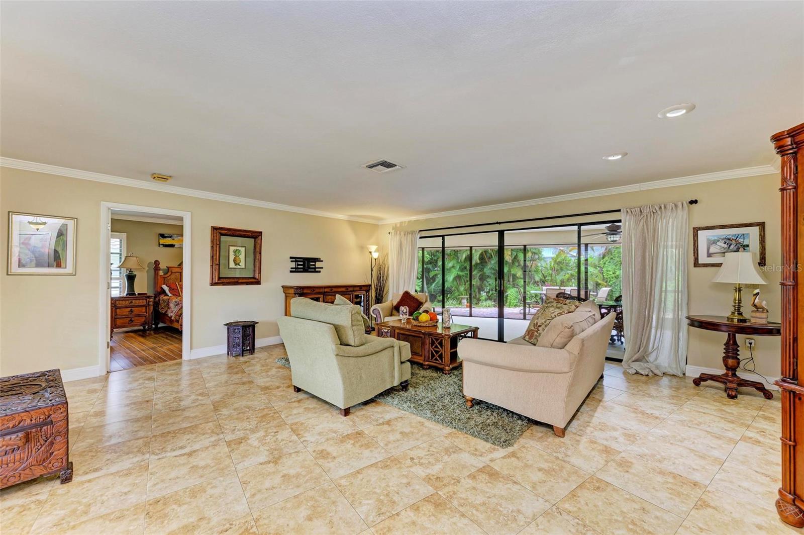 Image 5 of 49 For 221 Lookout Point Drive