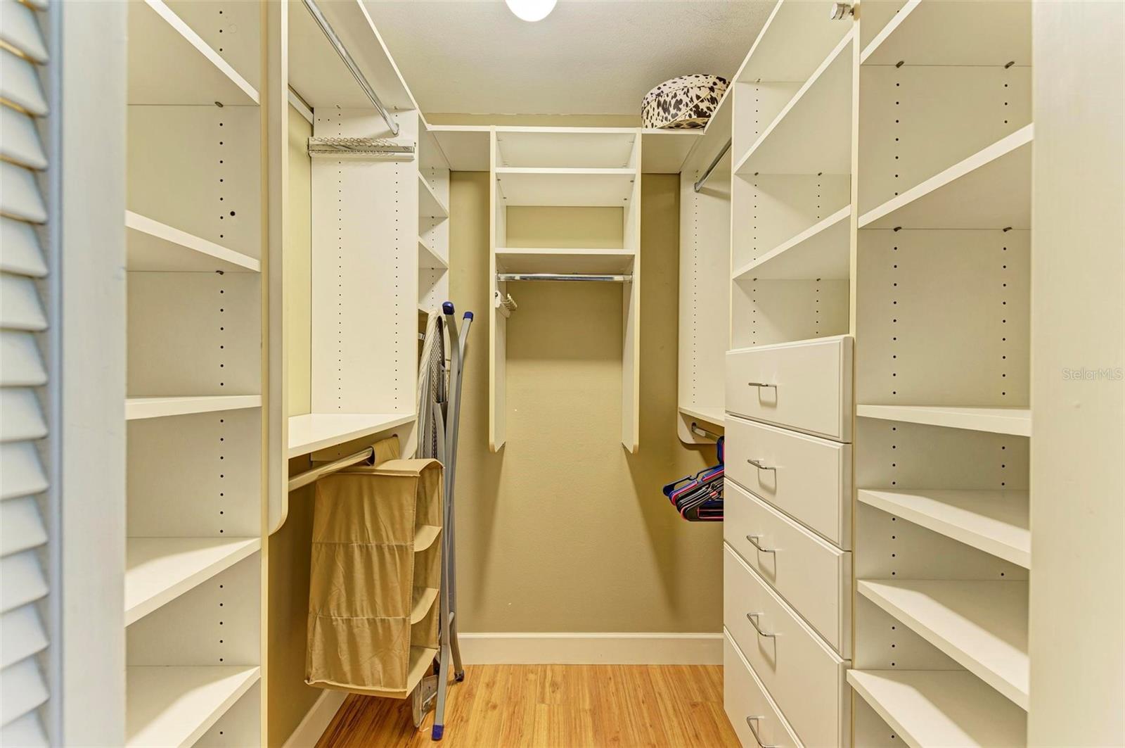 Image 9 of 49 For 221 Lookout Point Drive