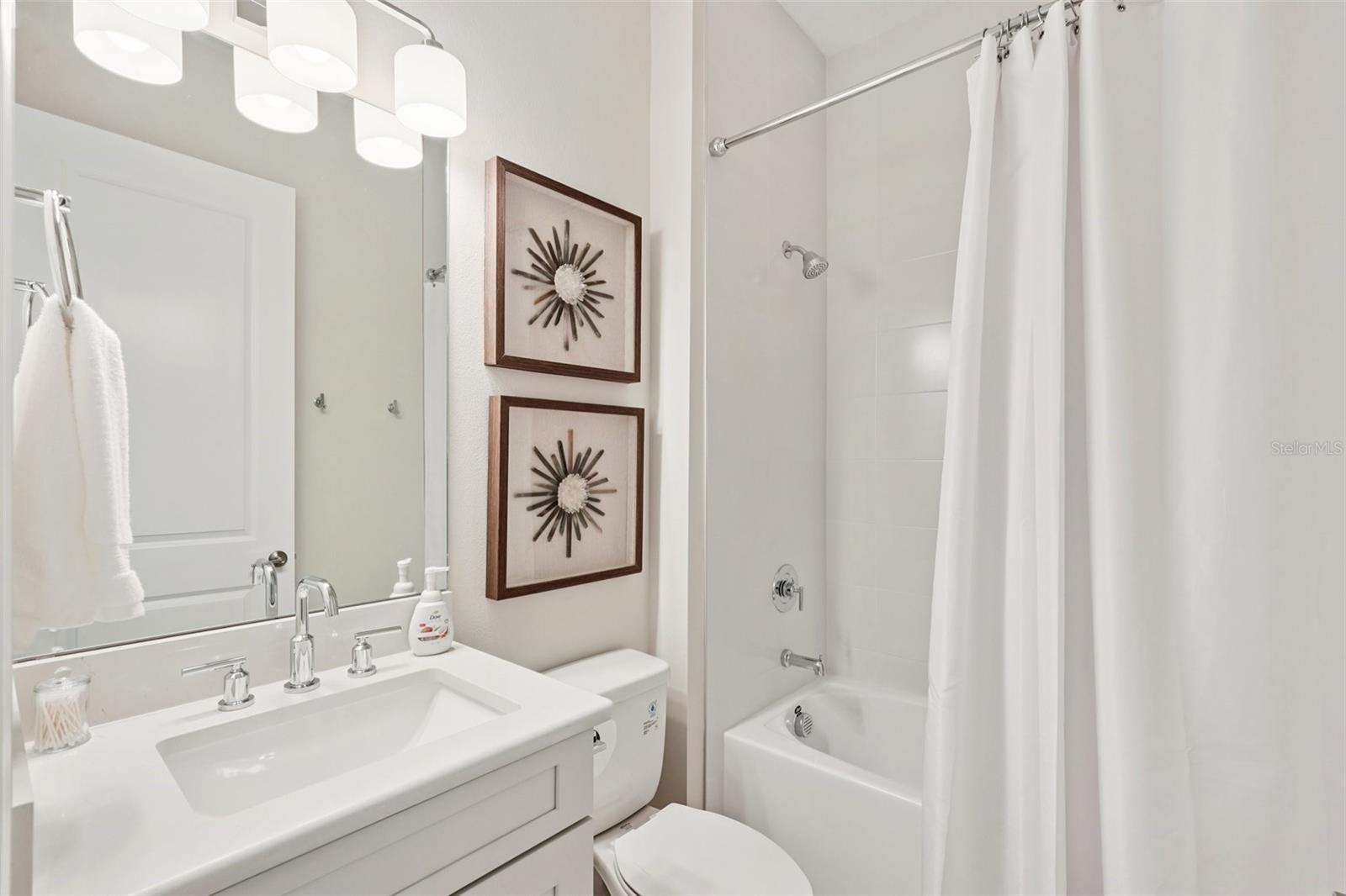 Image 28 of 78 For 16415 Isola Place