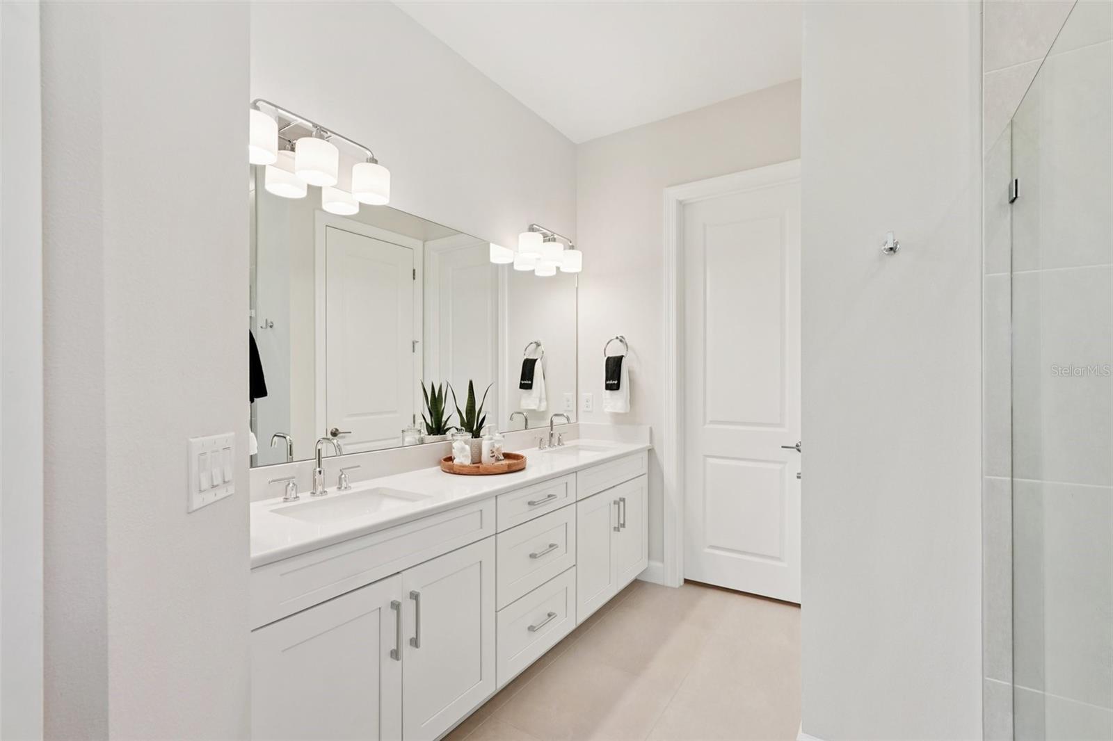 Image 29 of 78 For 16415 Isola Place