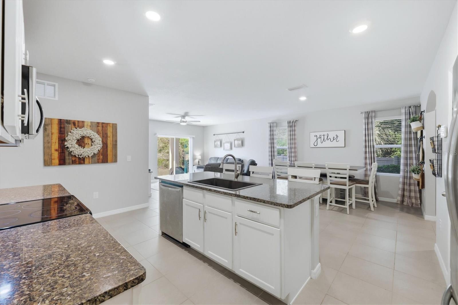 Image 18 of 47 For 4801 Silver Topaz Street