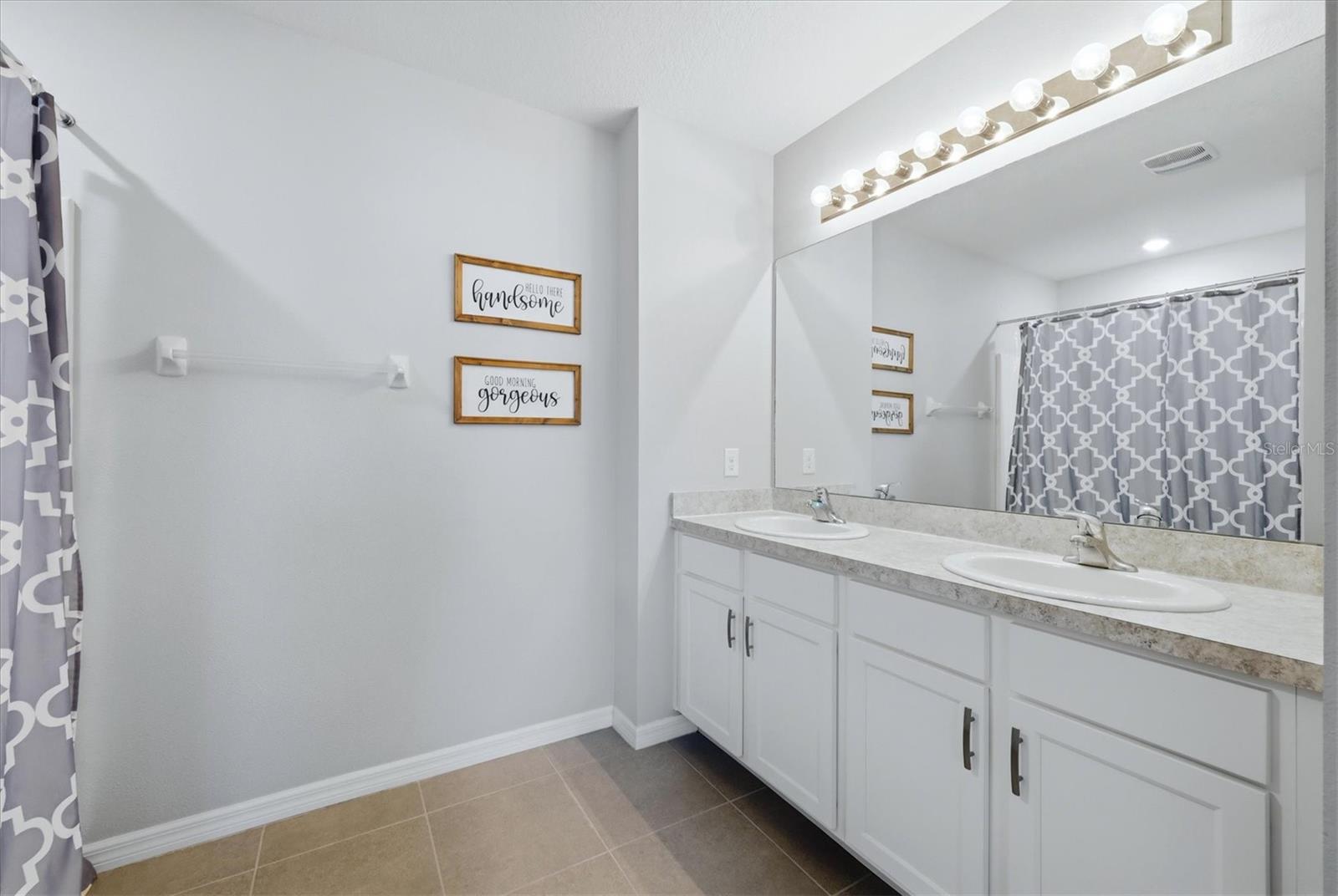 Image 22 of 47 For 4801 Silver Topaz Street