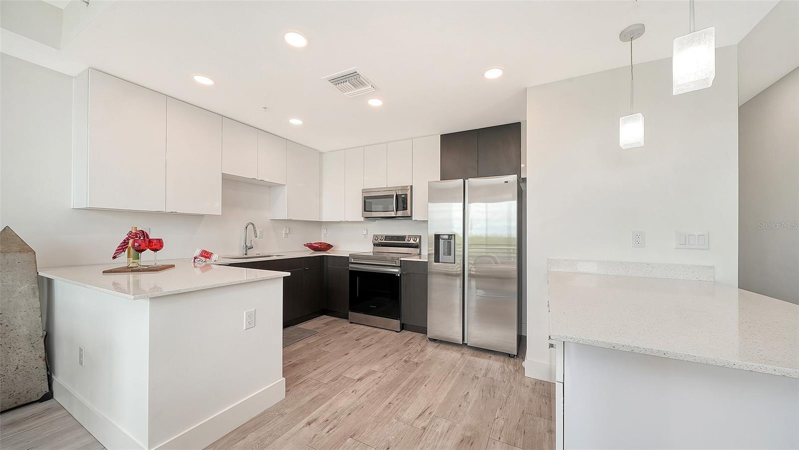 Image 5 of 57 For 1709 Tamiami Trail 522