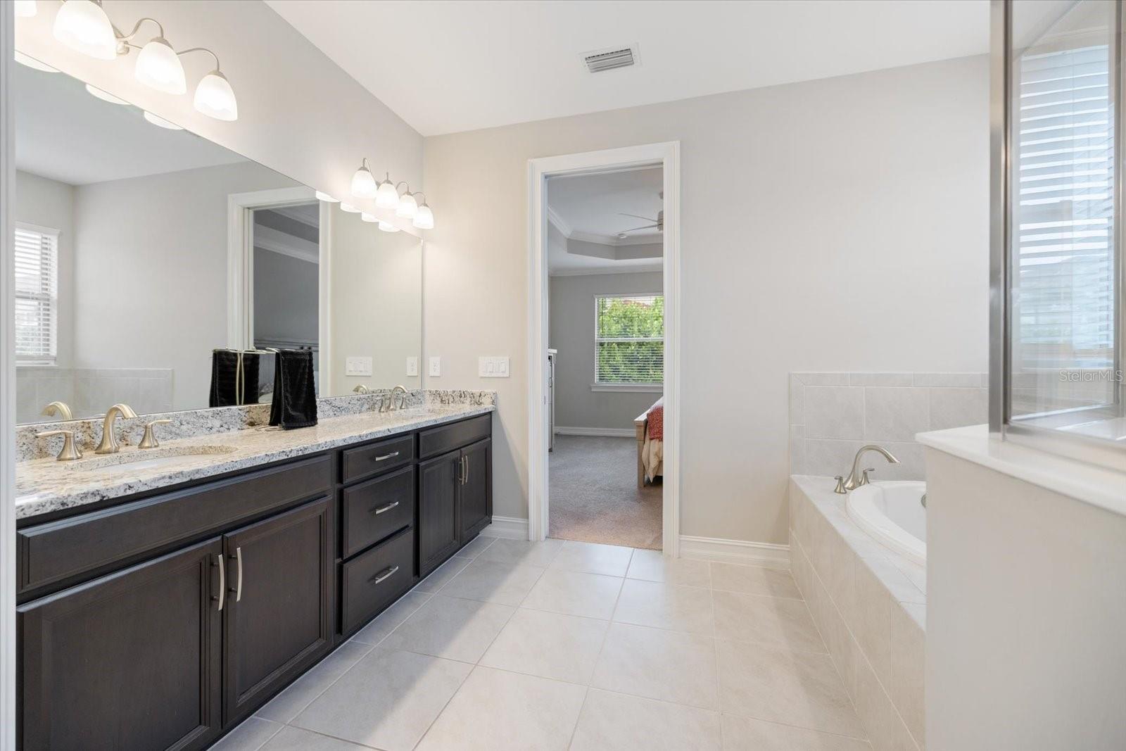 Image 22 of 70 For 520 Maraviya Boulevard