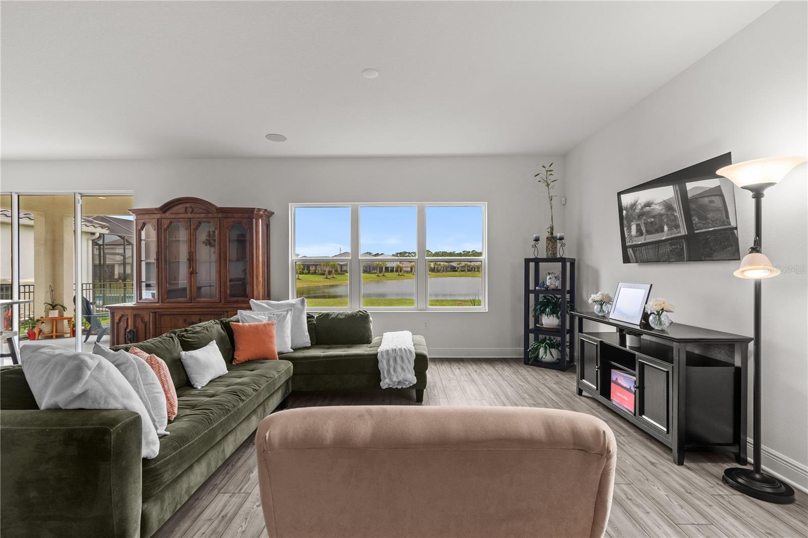 Image 11 of 71 For 9924 Crystal Isle Circle