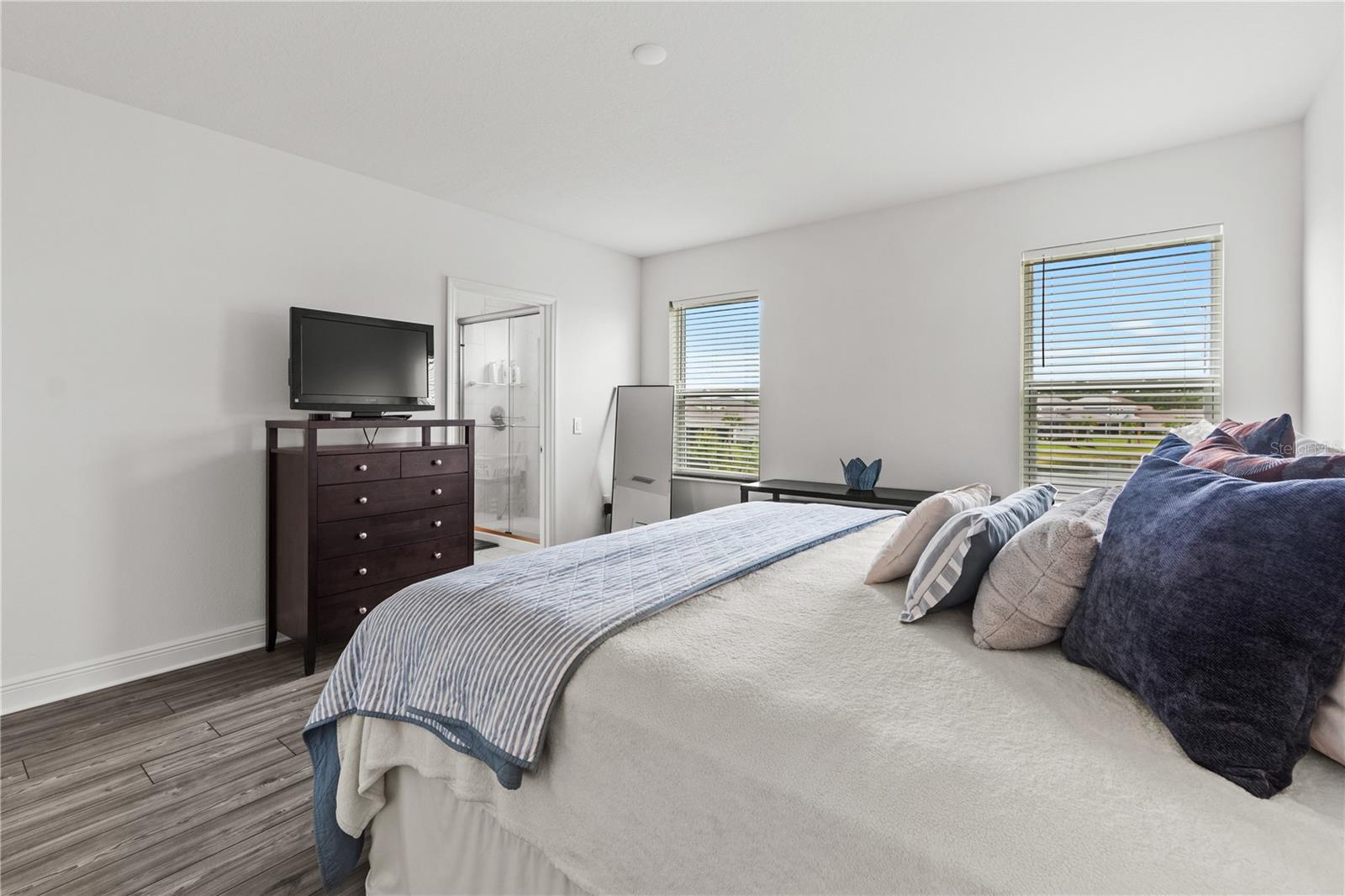 Image 28 of 71 For 9924 Crystal Isle Circle