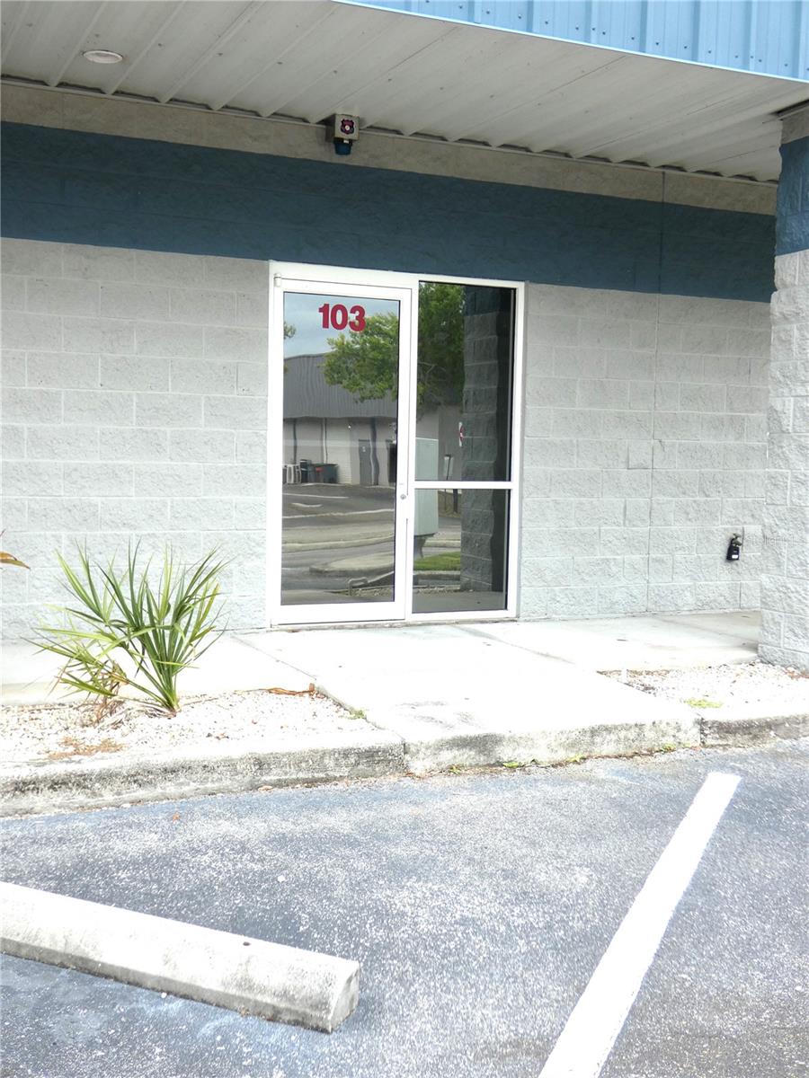 Image 2 of 20 For 1882 Porter Lake Drive 103