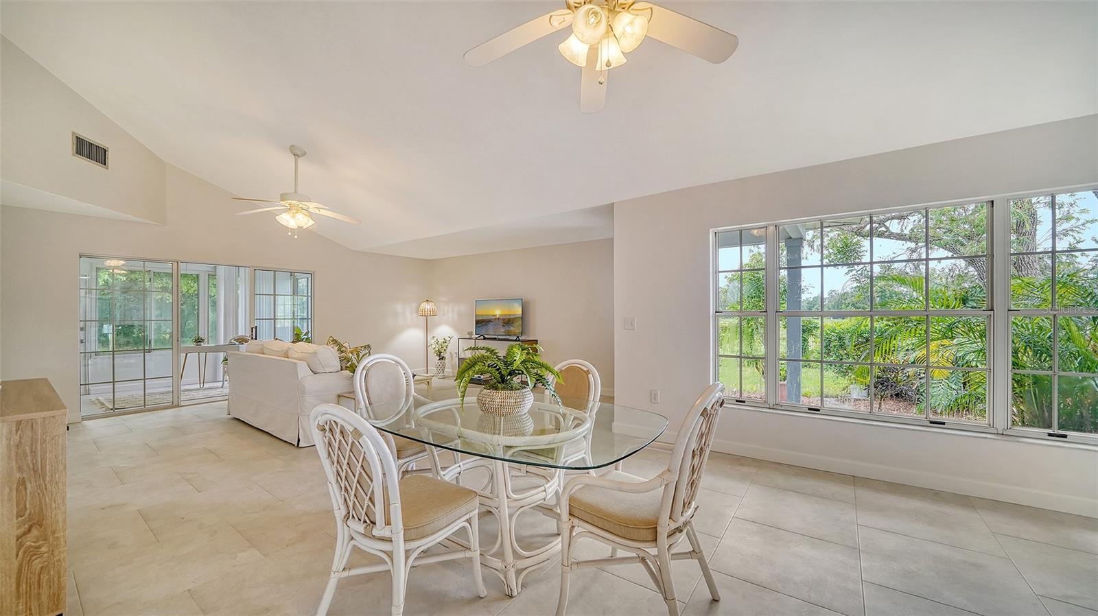 Image 11 of 47 For 6467 Carrington Circle 43