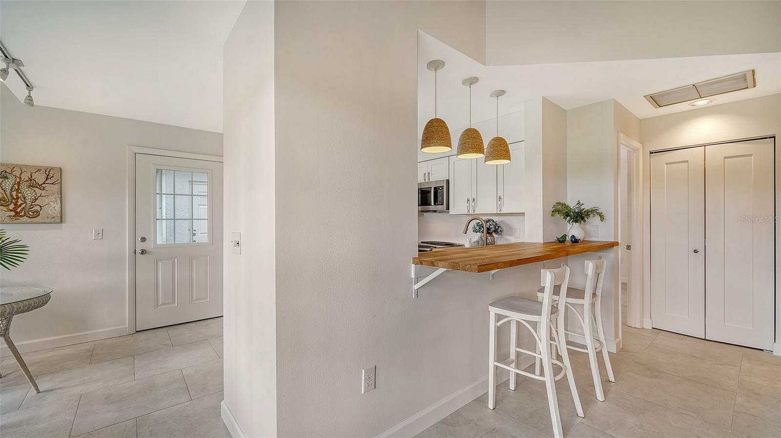 Image 15 of 47 For 6467 Carrington Circle 43