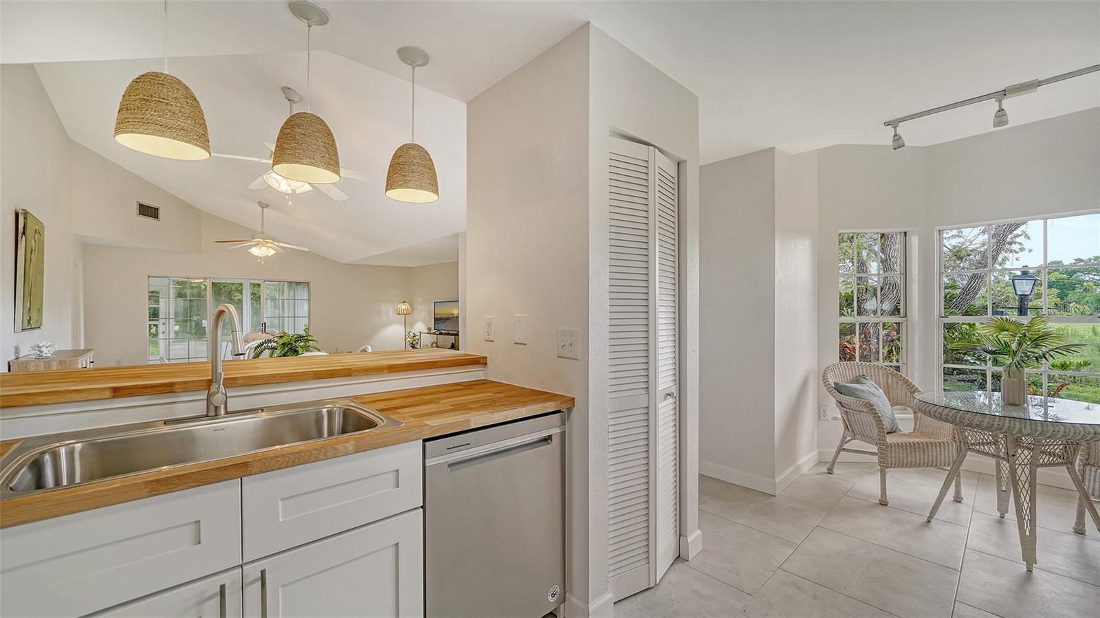 Image 19 of 47 For 6467 Carrington Circle 43