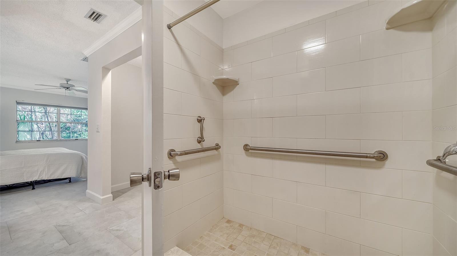 Image 33 of 47 For 6467 Carrington Circle 43