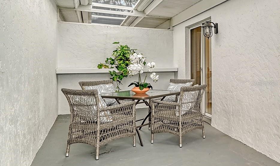 Image 5 of 47 For 6467 Carrington Circle 43